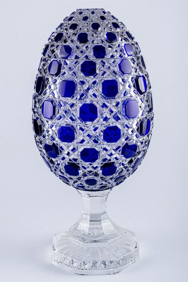 Counter-cut crystal vase