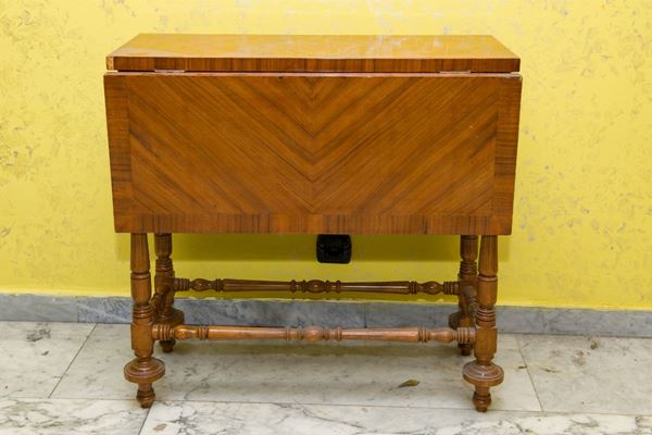 Table with flaps