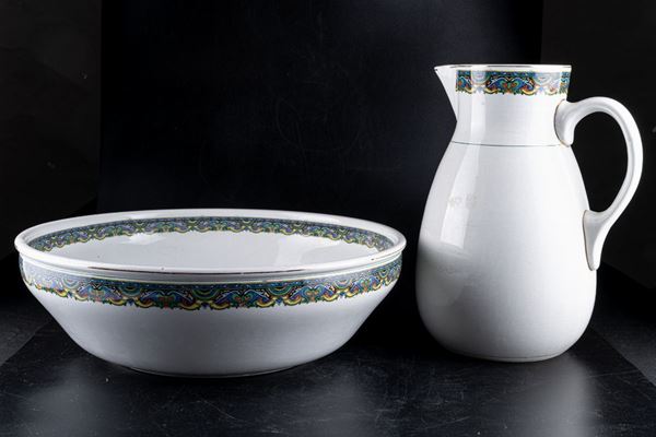 Pourer with basin