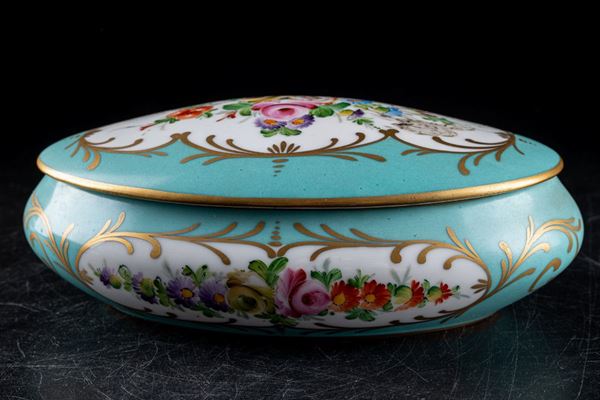 Porcelain box