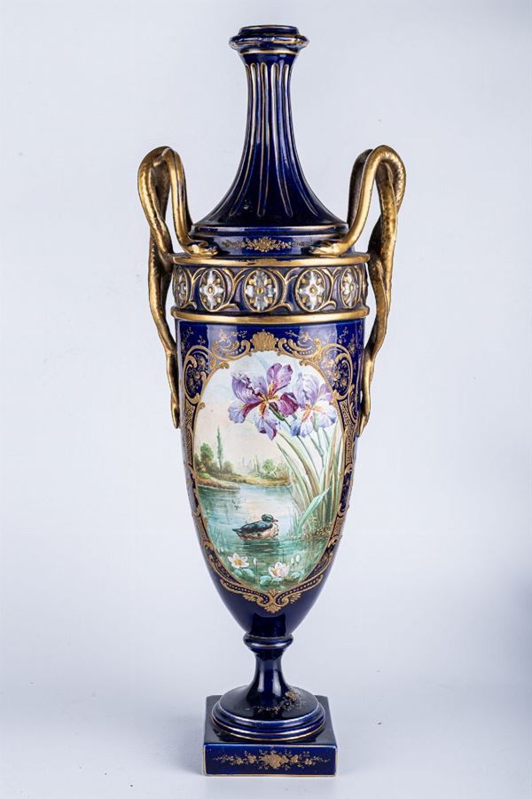 Lamp base