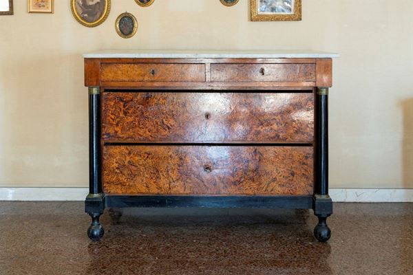 Chest of drawers in wood