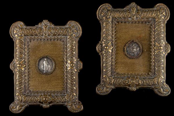 Coppia di effigi della Vergine in argento