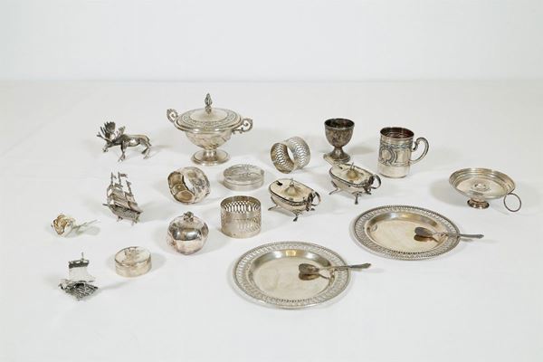 Lot of 20 items in 800/1000 silver