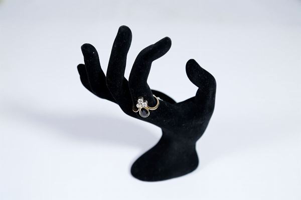 Antique style gold ring