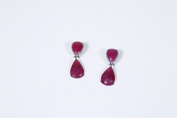 750/1000 burnished gold earrings