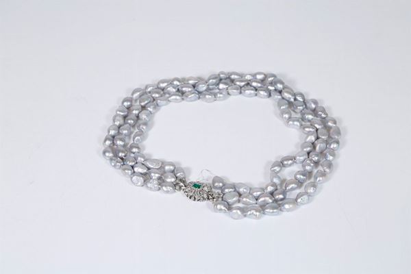 Collana con perle a tre fili