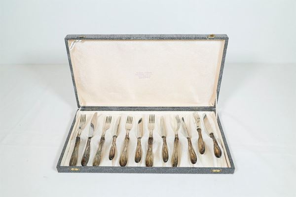 Lot of 6 knives and 6 dessert forks in 800/1000 silver