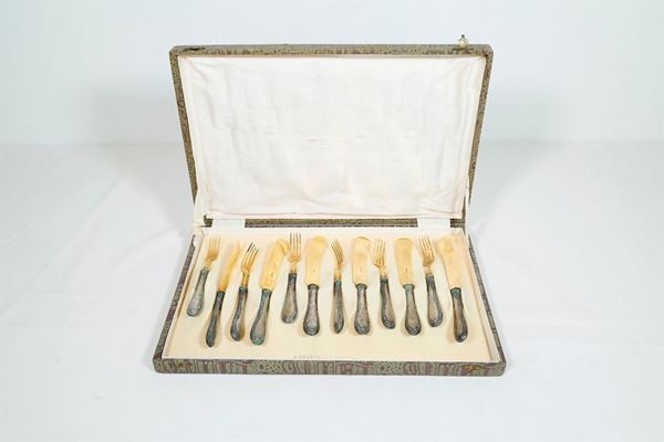 Lot of 6 knives and 6 dessert forks in 800/1000 silver
