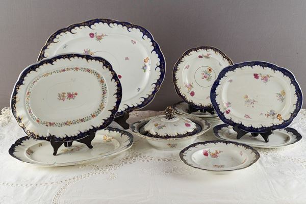 Lot of eleven pieces of porcelain service