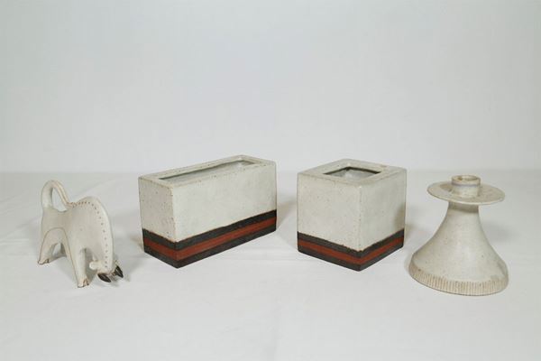 Lotto di 4 oggetti in ceramica