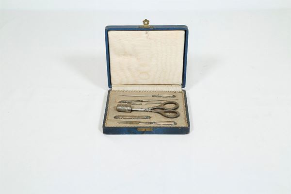 Set da cucito in argento