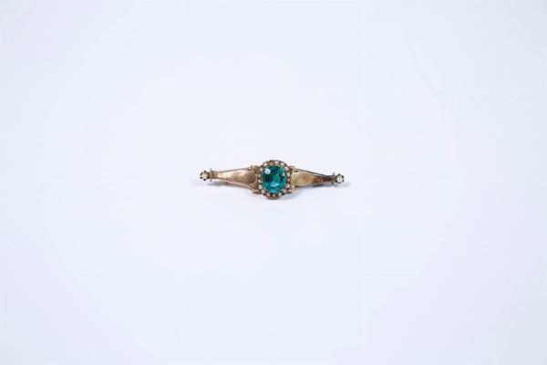 Brooch in gold