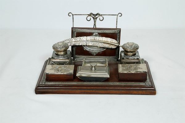 Inkwell in mahogany wood