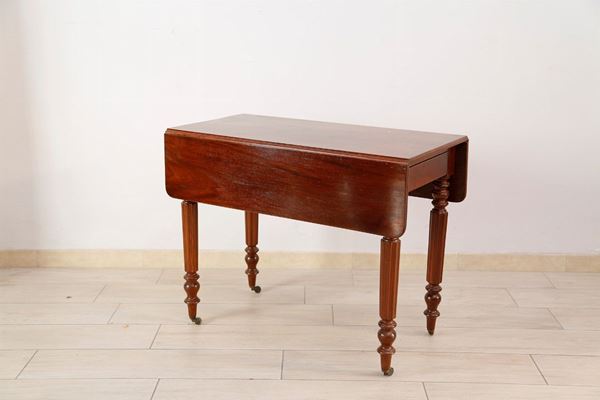 Table with flaps