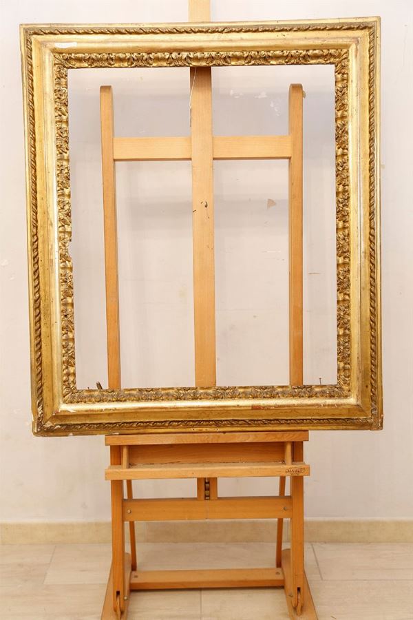 Cornice in legno dorato