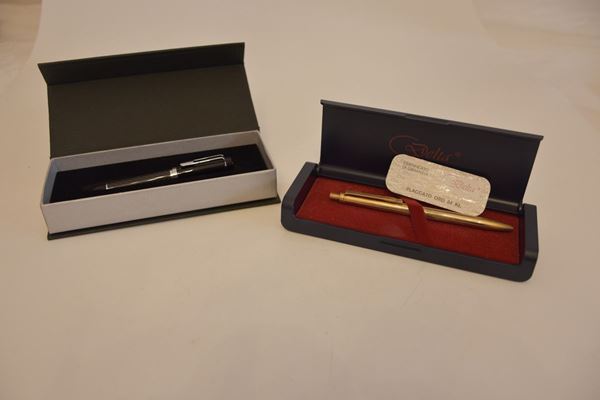 Lot of 2 pens