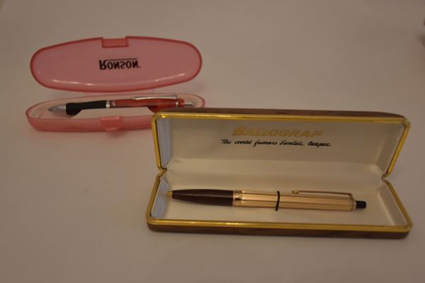 Lot of 2 pens