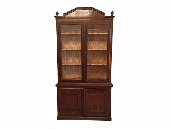 Showcase cabinet