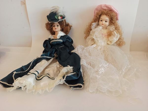 Lot of 11 dolls