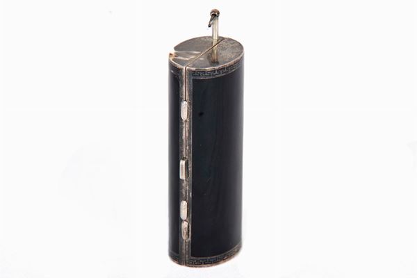 Make-up bag in silver and enamel