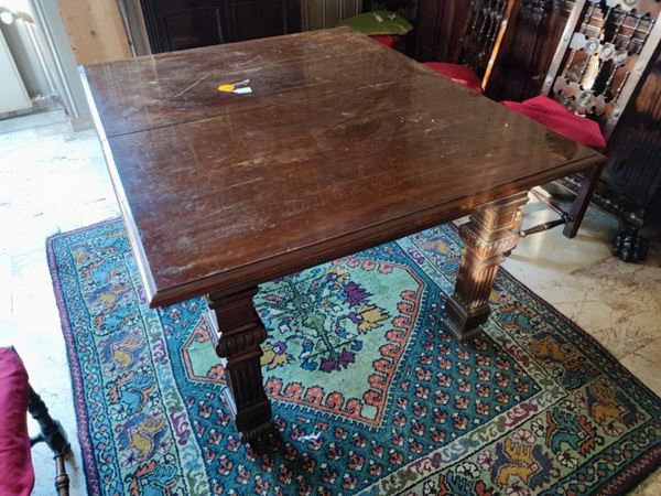 Lot of 8 chairs with table