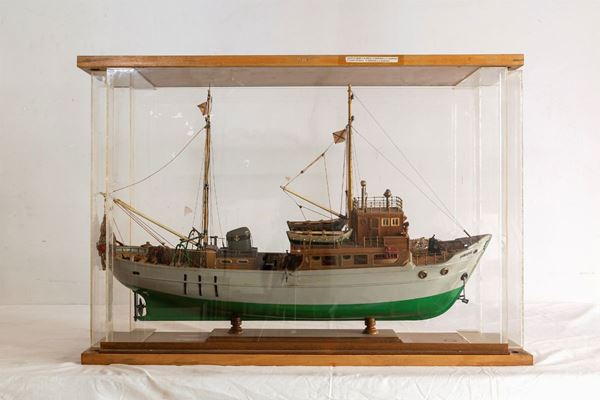 Motor trawler