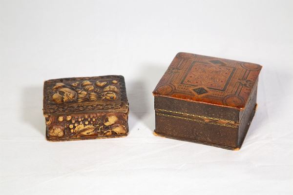 Lot of 2 container boxes