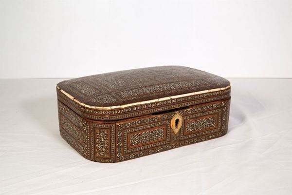 Scatola contenitore  (Medio Oriente, fine XIX - inizio XX secolo)  - Asta Fine art e arredi provenienti da collezionisti privati - DAMS Casa d'Aste