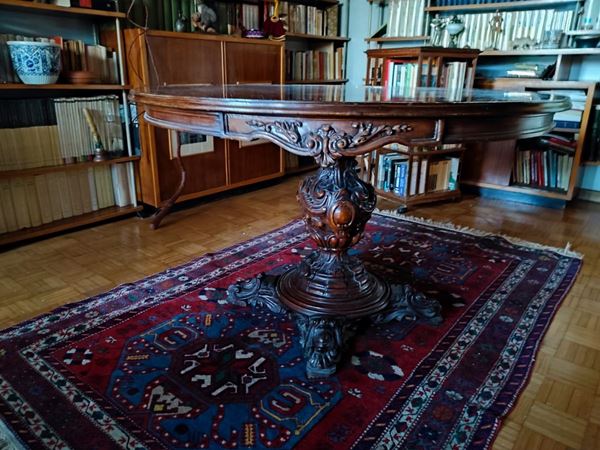 Gueridon table