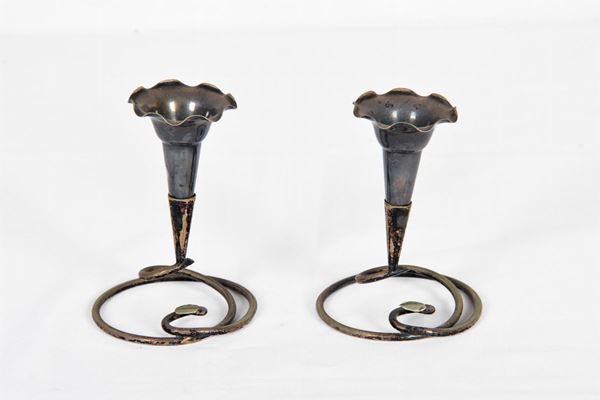 Coppia di candelieri in argento 800/1000