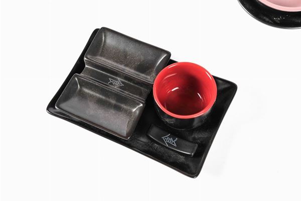 Lotto di 8 pezzi in ceramica