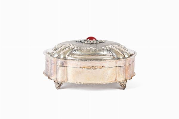 Jewelery box in 800/1000 silver