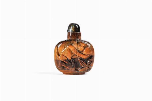 Snuff bottle