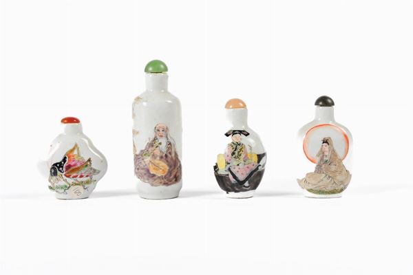 Lot of 4 snuff bottles