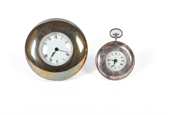 Pair of table clocks