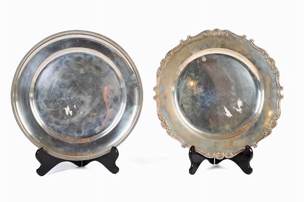 Lot of 2 plates in 800/1000 silver