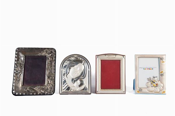 Lot of 5 frames