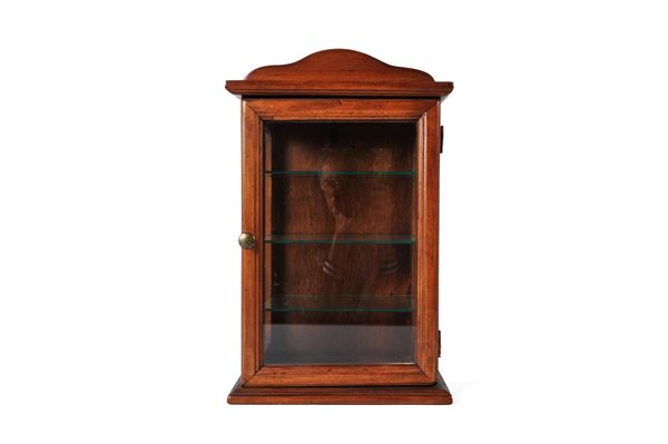 Suspended display cabinet