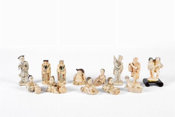 Lotto di 13 personaggi Orientali