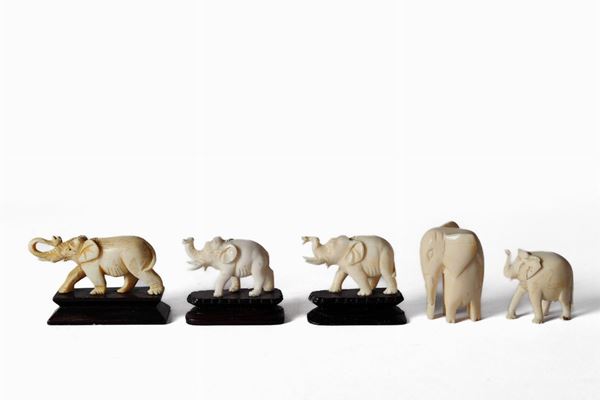 Lot of 9 elephants
