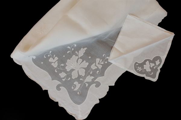 Organza tablecloth with 12 napkins
