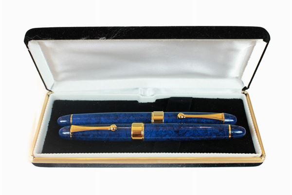 Lot of two pens