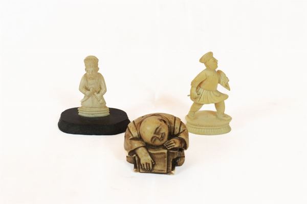 Lot of 3 characters