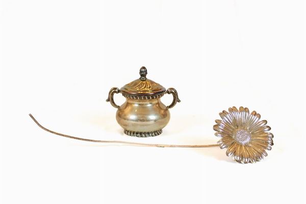 Lot of 2 objects in 800/1000 silver  (Italy, second half of the 20th century)  - Auction Antique and modern furnishings from illustrious Roman collections - DAMS Casa d'Aste