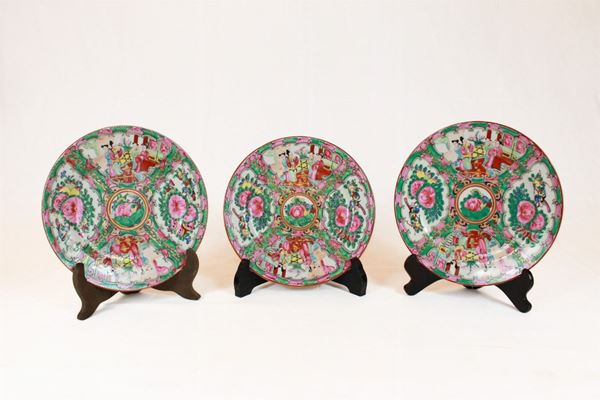 Lot of 3 Chinese plates