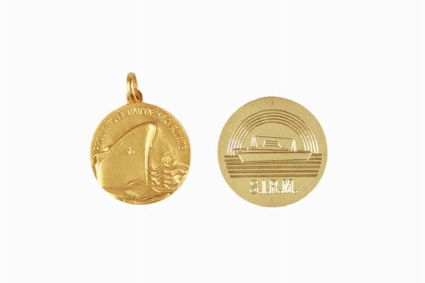 Lot of two 750/1000 gold medals