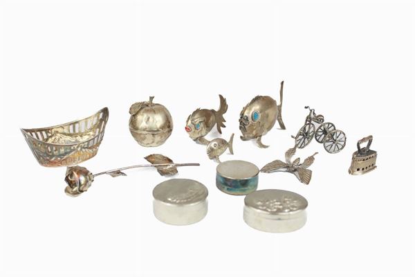 Lot of 12 objects in 800/1000 silver