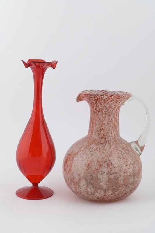 Lot of two glass vases