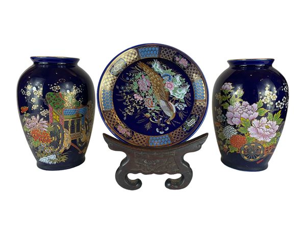 Coppia di vasi con piatto giapponsi  (XX secolo)  - Auction Timed auction / Christmas brocantage - DAMS Casa d'Aste